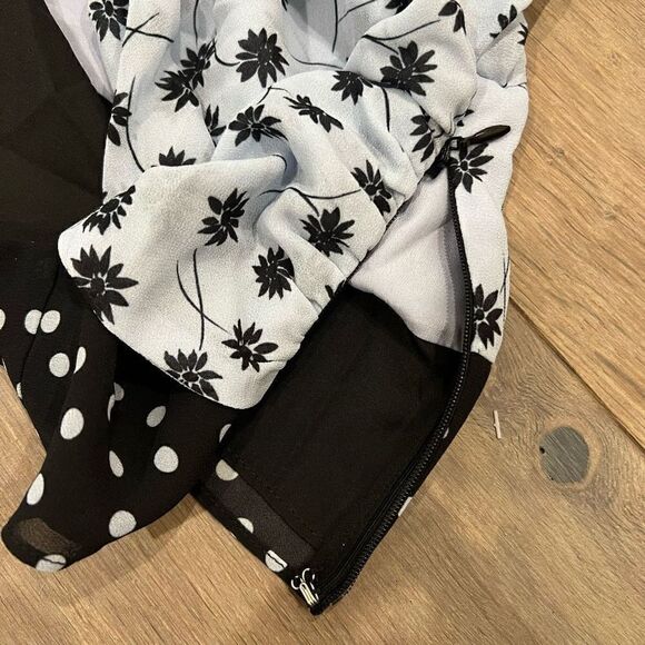 Privacy Please Women's Black & White Polka Dot Floral Long Sleeve Crop Top Small - Picture 3 of 4